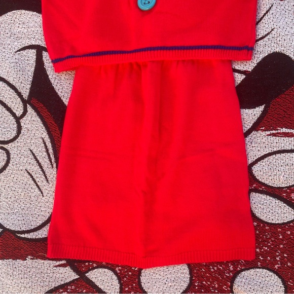 VINTAGE RED BIG BUTTON ACCENT TWO PIECE OUTFIT TOP AND SKIRT SIZE LARGE GIRLS - Picture 4 of 6